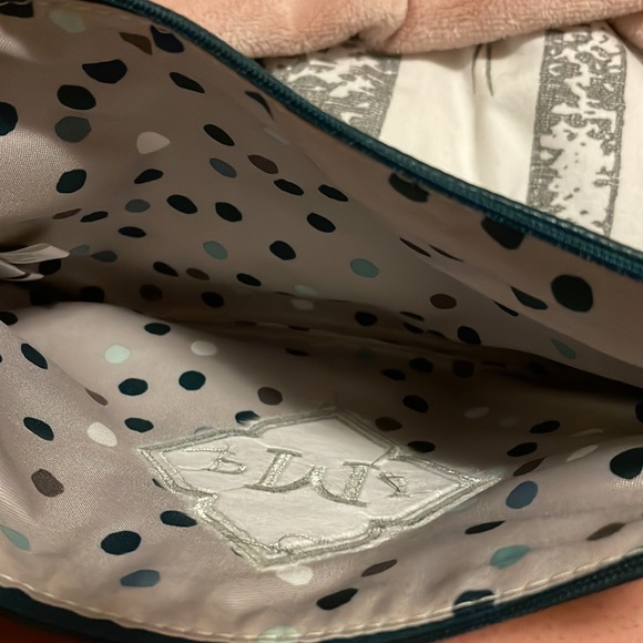 Green clutch - Picture 2 of 2